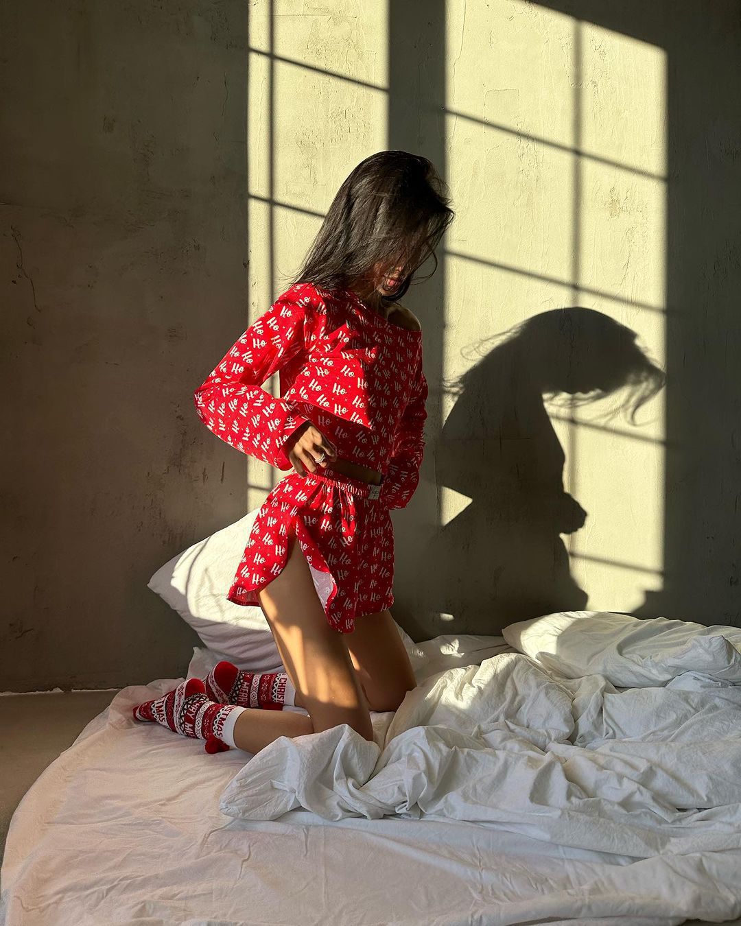 Casual Letter-Print Two-Piece Set: Cropped Crewneck Long-Sleeve Top & Elastic Waist Pants with Side Slits